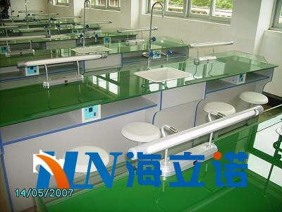 全木中央實(shí)驗(yàn)臺(tái)